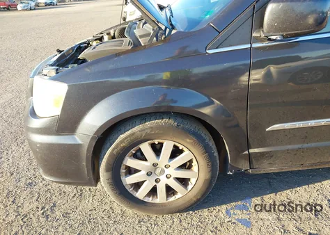 2014 Chrysler Town & Country Touring z USA, uszkodzony, nr VIN 2C4RC1BG4ER211486